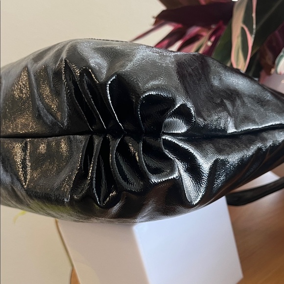 COACH Poppy Daisy Liquid Glass Hobo Patent Shoulder Bag EUC No. G1269-F20108 - Picture 10 of 15